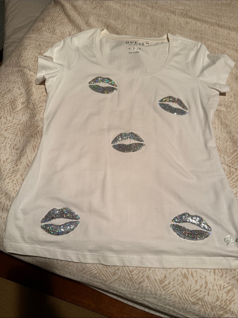 GUESS White Short-Sleeve Tee with Holographic Sequin Lips